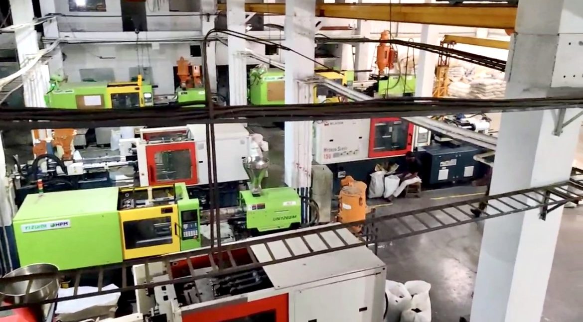 Injection molding machines on the production floor of the Por unit